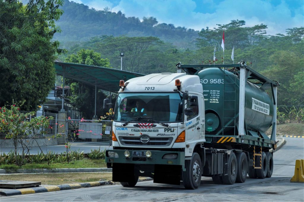 Jasa Pengangkutan Limbah B3